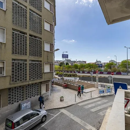 Novo Junto Ao Metro * Lisbon